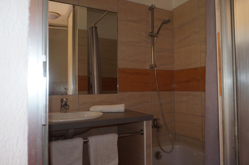 Logis Hotel Le Col De L'Ange Draguignan Kültér fotó
