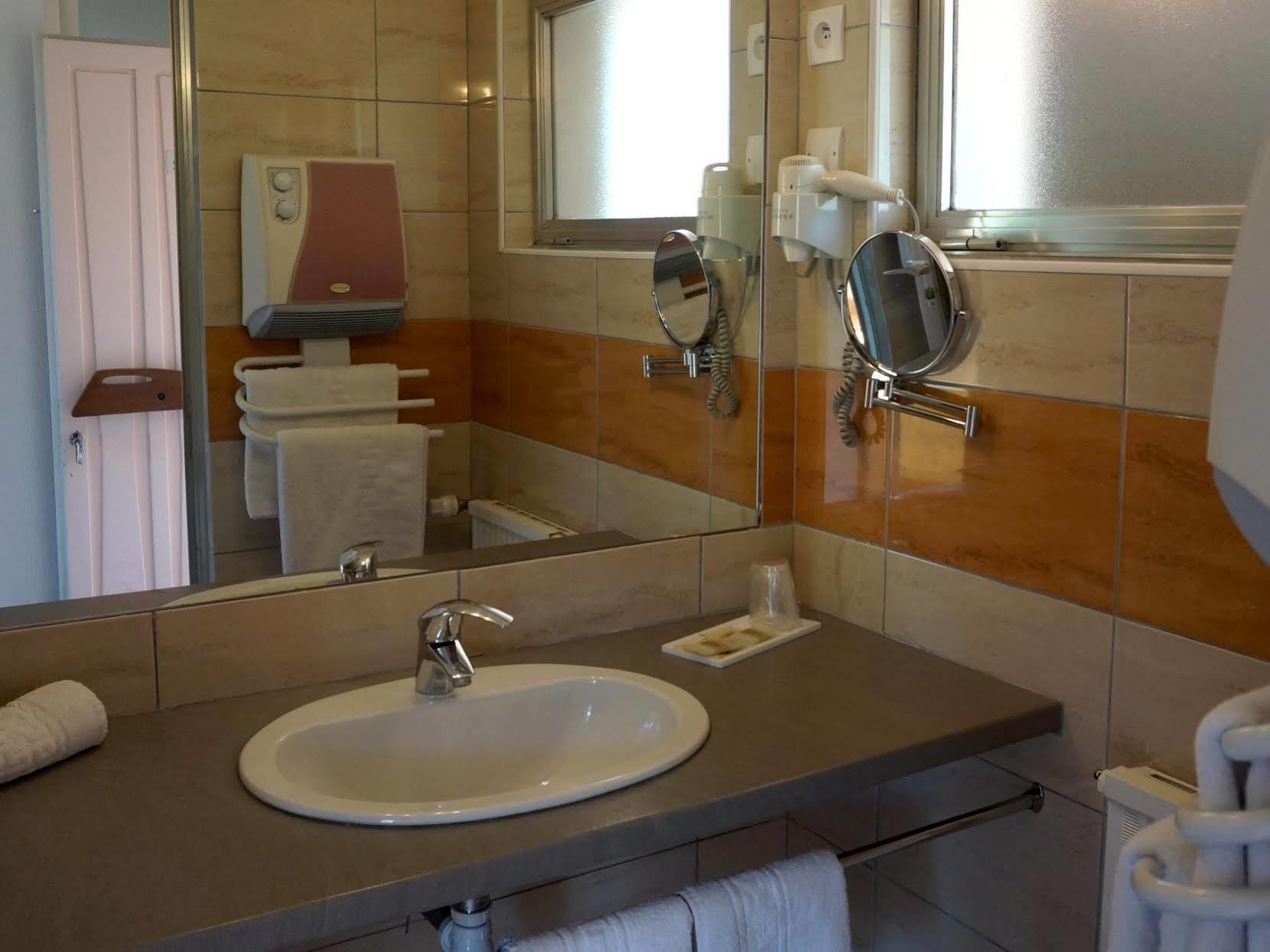 Logis Hotel Le Col De L'Ange Draguignan Kültér fotó